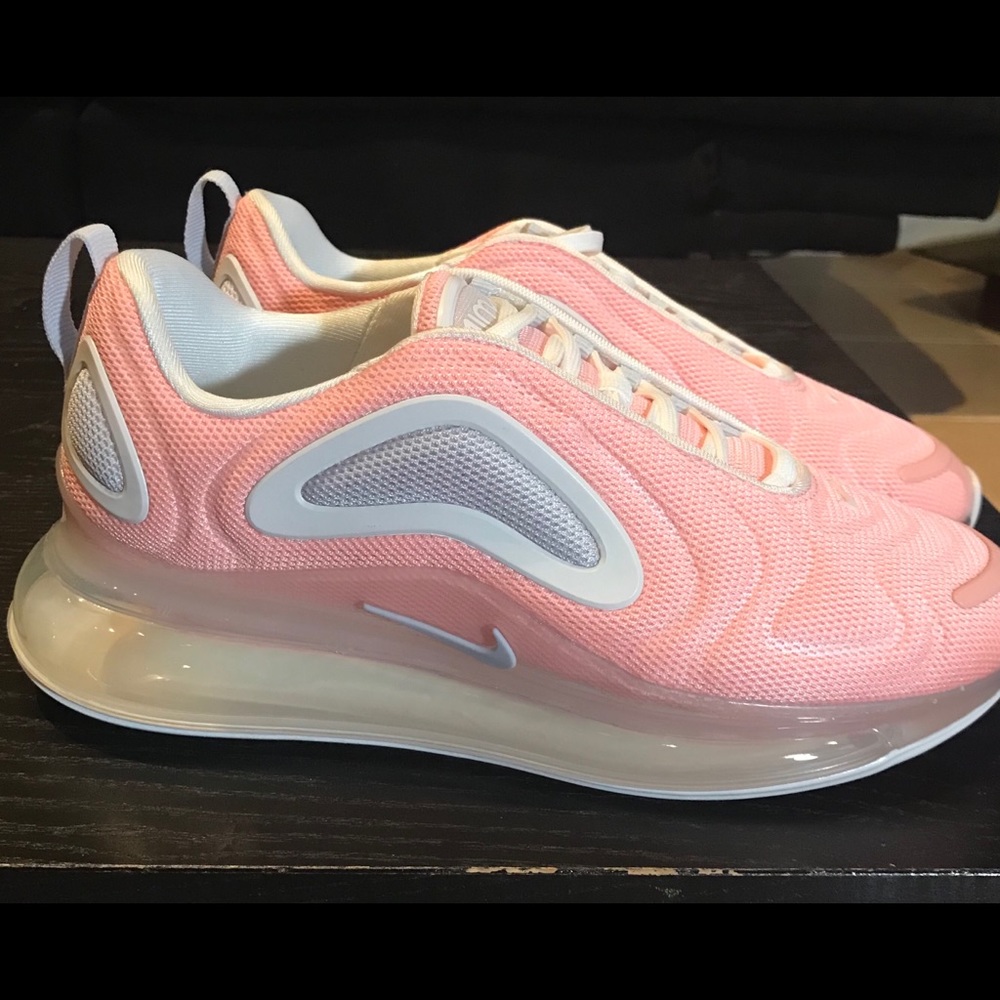 Wmn Nike Air Max 720 Sz 7 Pink/White